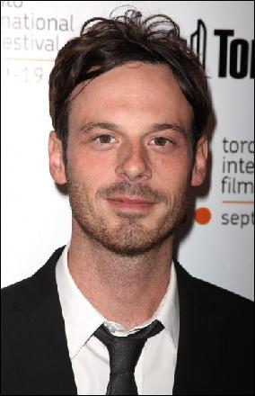 scoot-mcnairy044 (386x600, 48 kБ...)